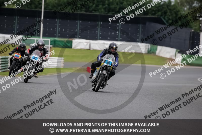 Vintage motorcycle club;eventdigitalimages;mallory park;mallory park trackday photographs;no limits trackdays;peter wileman photography;trackday digital images;trackday photos;vmcc festival 1000 bikes photographs